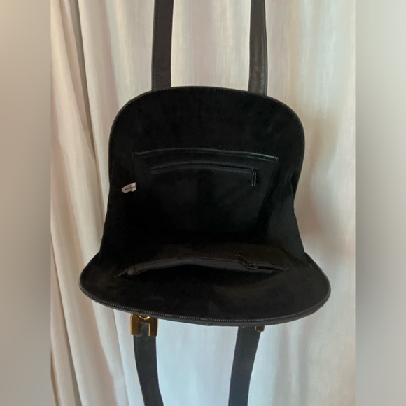 Beautiful Black Purse Bag with Gold Hardware - Picture 5 of 6